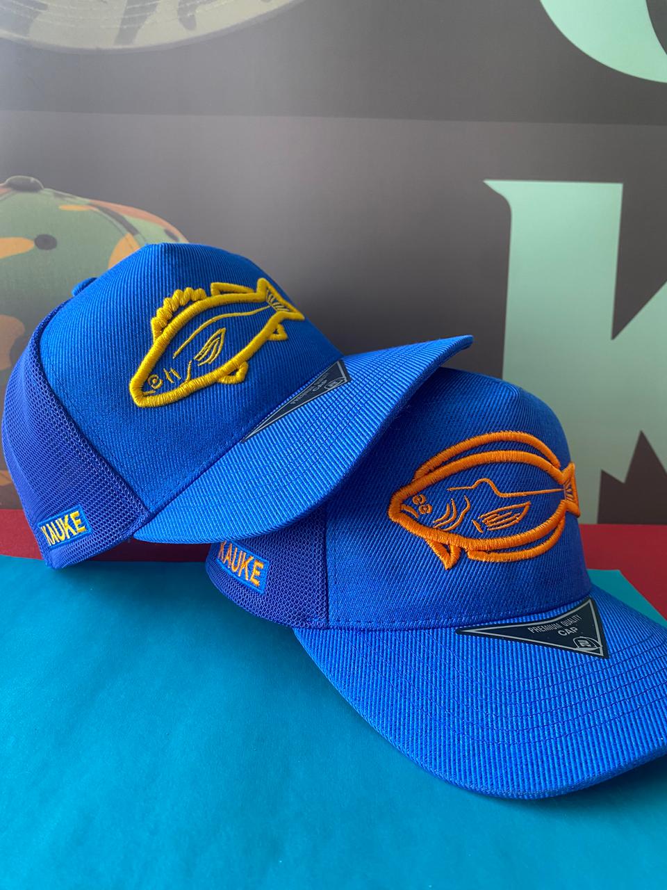 Gorro Trucker azul electrico modelo corvina y lenguado