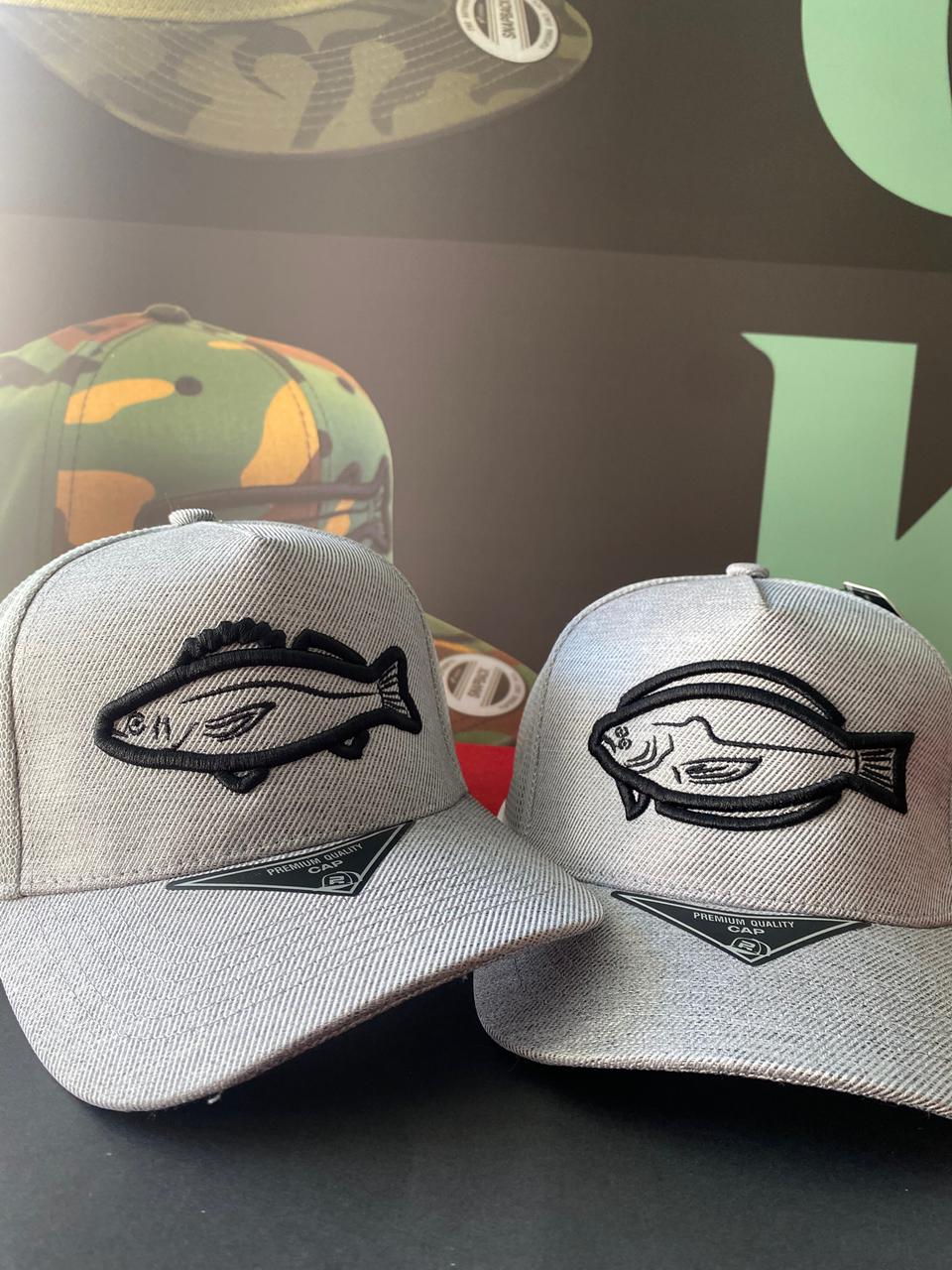 Gorro Trucker gris en modelo lenguado  y corvina