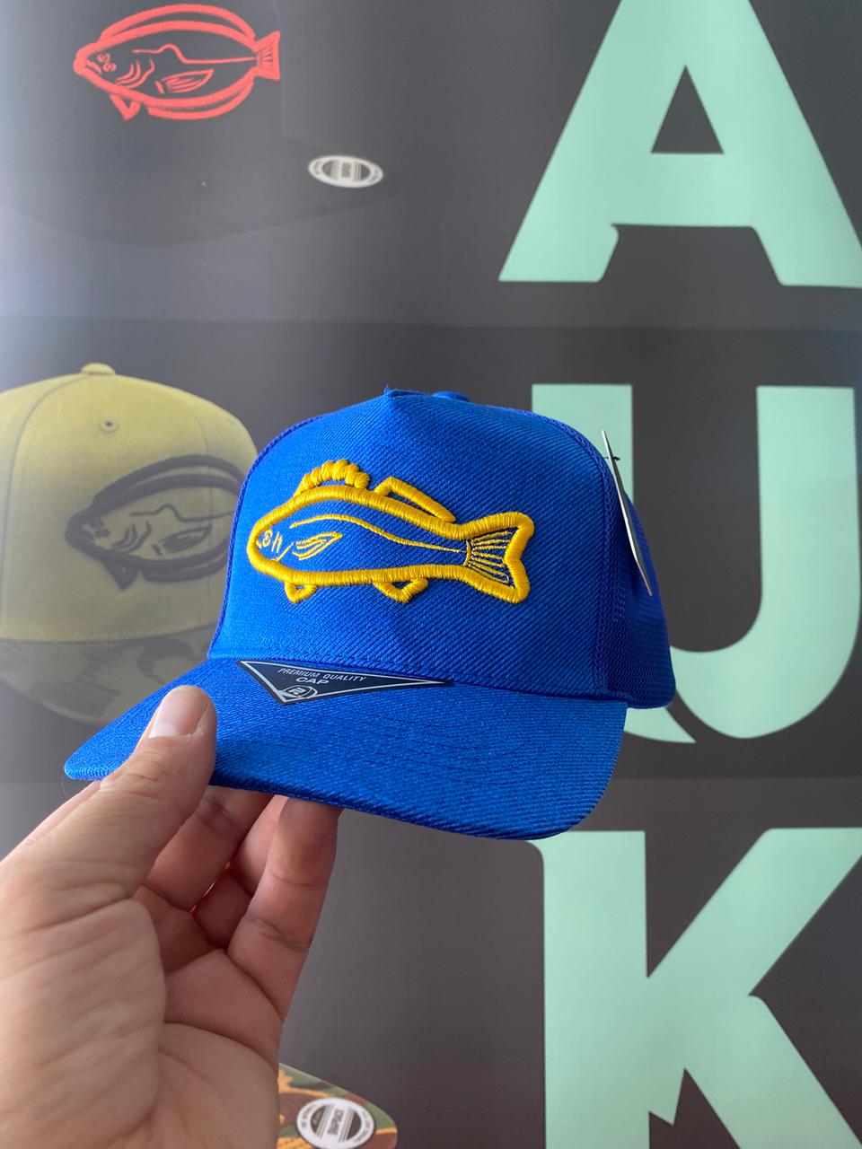 Gorro Trucker azul electrico modelo corvina y lenguado